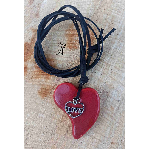 Náhrdelník - srdíčko z pálené hlíny červená vášeň 40 x 35 mm.