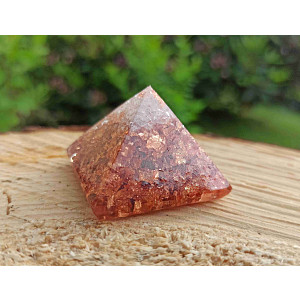 Orgonitová pyramida Čistota lásky - křišťál, vločky mědi4 x 4 cm