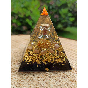 Orgonitová pyramida velká- hojnost a blahobyt II.  6 x 6 cm