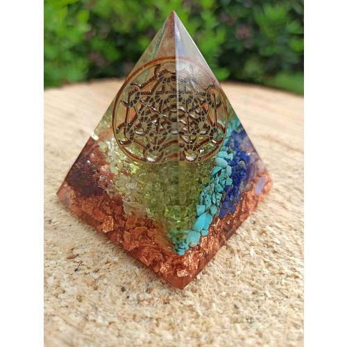 orgonitová pyramida čakrový soulad archanděla 6x6 cm