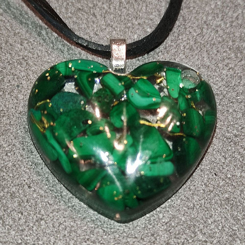 Orgonitové srdíčko malachitový ochránce 2 cm