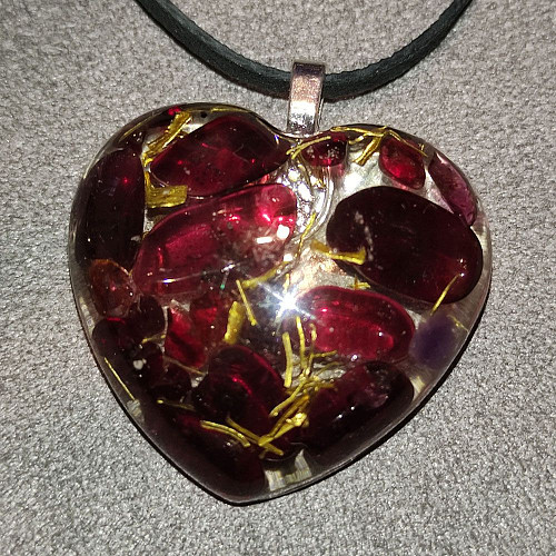 Orgonitové granátové srdíčko přívěsek Vášeň a láska 3cm