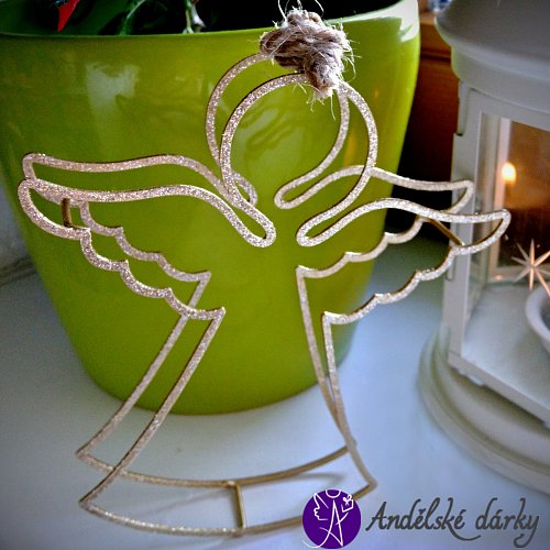 Drátěný andílek k zavěšení - zlatý 14 x 12 cm