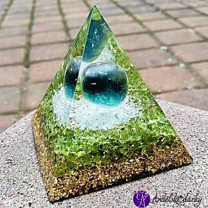 Orgonitová pyramida  velká - Fluorit a Olivín harmonie ducha a těla 6 x 7 cm