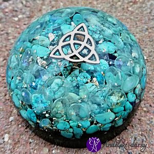 Orgonitová hmatka Triquetra  s vločkami strříbra propojení v jeden celek 5 x 4 cm