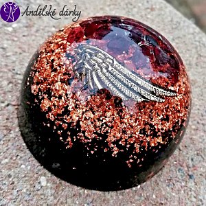Orgonitová hmatka polokoule s granátem andělské pohlazení 5 x 4 cm