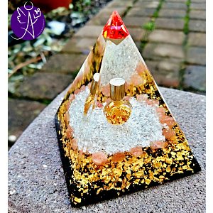 Orgonitová pyramida velká- hojnost a blahobyt  6 x 6 cm