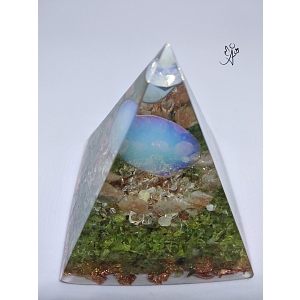 Orgonitová pyramida  velká - opalit, sluneční kámen a olivín harmonie 6 x 6 cm