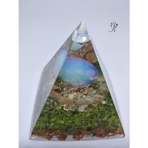 Orgonitová pyramida  velká - opalit, sluneční kámen a olivín harmonie 6 x 6 cm