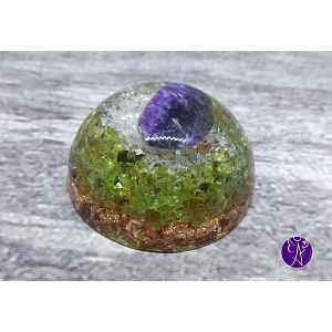 Orgonitová hmatka polokoule olivín a ametyst 5 x 4 cm