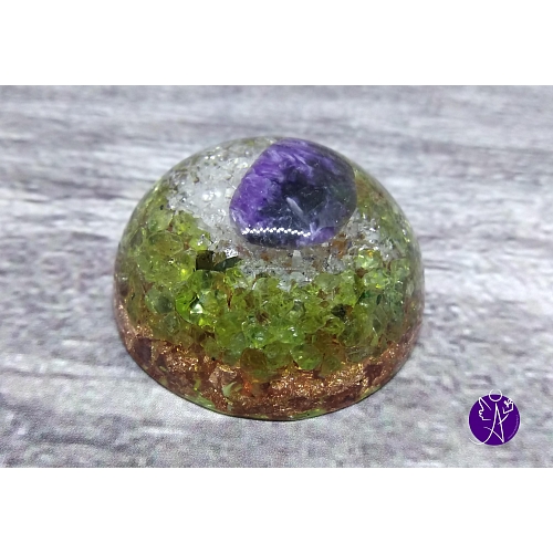 Orgonitová hmatka polokoule olivín a ametyst 5 x 4 cm
