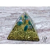 Orgonitová pyramida malá 4 x 4 cm opalit + neonový apatit