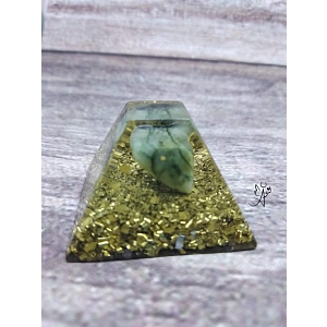Mayská orgonitová pyramida Smaragd 3,5 x 3,5 x 2,5 cm