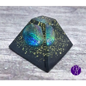 Mayská orgonitová pyramida křišťál aqua aura 3,5 cm