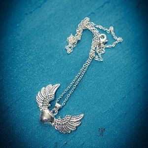 Andělská láska- milující anděl II. - přívěsek 3 x 4 cm