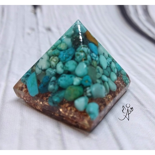 Orgonitová pyramida harmonizace 5. čakry 2,5 x 2,5 cm