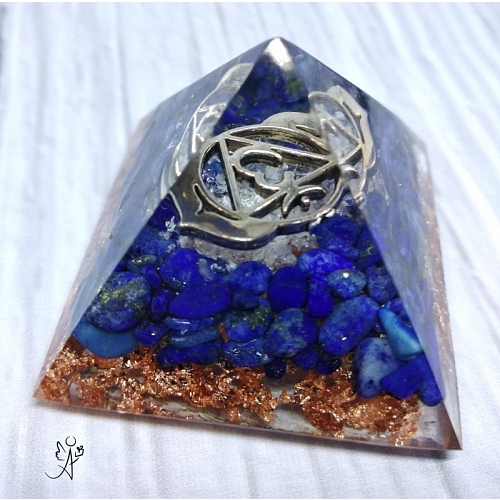 Orgonitová pyramida harmonizace 6. čakry se symbolem 4 x 4 cm