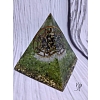 Orgonitová pyramida  velká - Olivín harmonie ducha a těla s Metatronem 6 x 6 cm
