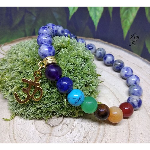 čakrový náramek se sodalitem a znakem Óm