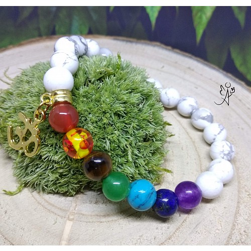 čakrový náramek s howlitem se znak Óm