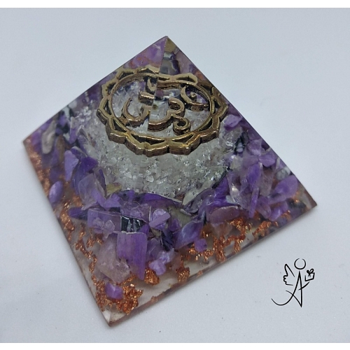 Orgonitová pyramida harmonizace 7. čakry se symbolem 4 x 4 cm