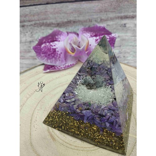 Orgonitová pyramida  velká - Intuice 6 x 6 cm