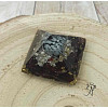 Orgonitová pyramida Magická ochrana - obsidián a granát 4 x 4 cm