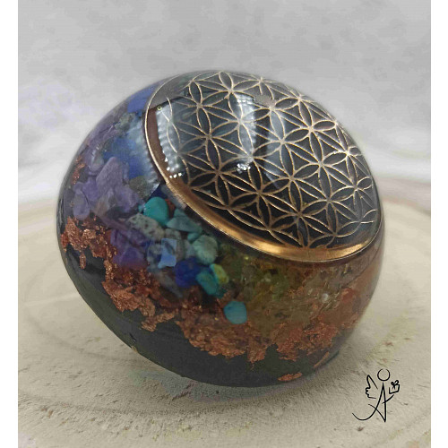 Orgonitová polokoule harmonizace čaker s šungitem a květem života 6 x 3,5cm