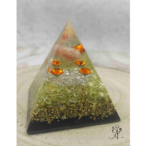 Orgonitová pyramida nápadité světlo 6 x 6 cm