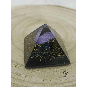 Orgonitová pyramida malá - ametyst a šungitový pudr 4 x 4 cm