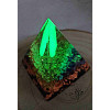 Orgonitová pyramida - harmonizace čaker s peříčkem 6 x 6 cm