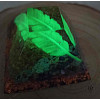 Orgonitová mayská pyramida - harmonizace čaker s peříčkem 6 x 6 cm