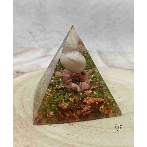 Orgonitová pyramida Čas na lásku 6 x 6 cm